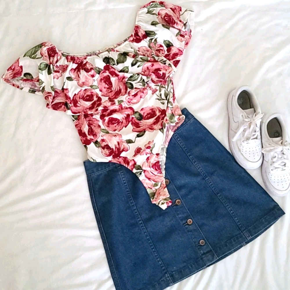 Ruffled Floral Bodysuit Sz Small